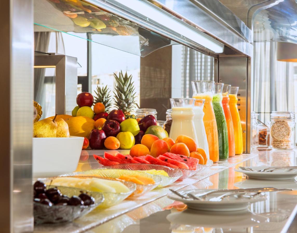 Hotel Barcelo Tanger Exterior foto A buffet of fruit and juice